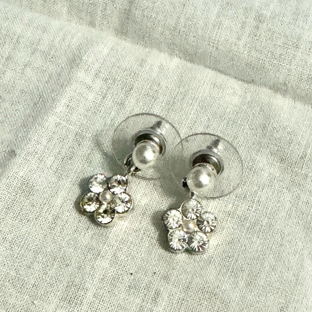 Pearl and rhinestone flower earrings